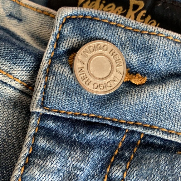 Indigo Rein High-Wasted Jean Shorts. - Picture 6 of 6